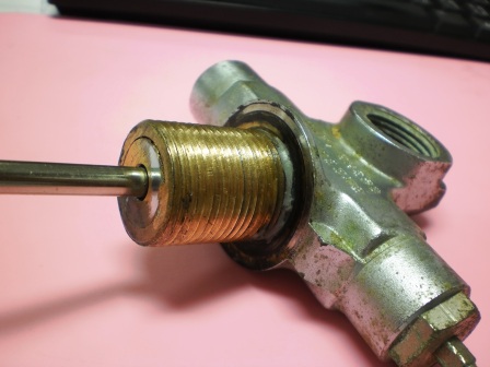 Amazing Thailand conversion of a European M25x2 valve to use with a DOT3AL3000 cylinder by fitting a thread sleeve. It actualy worked. Not sure what the glue was.